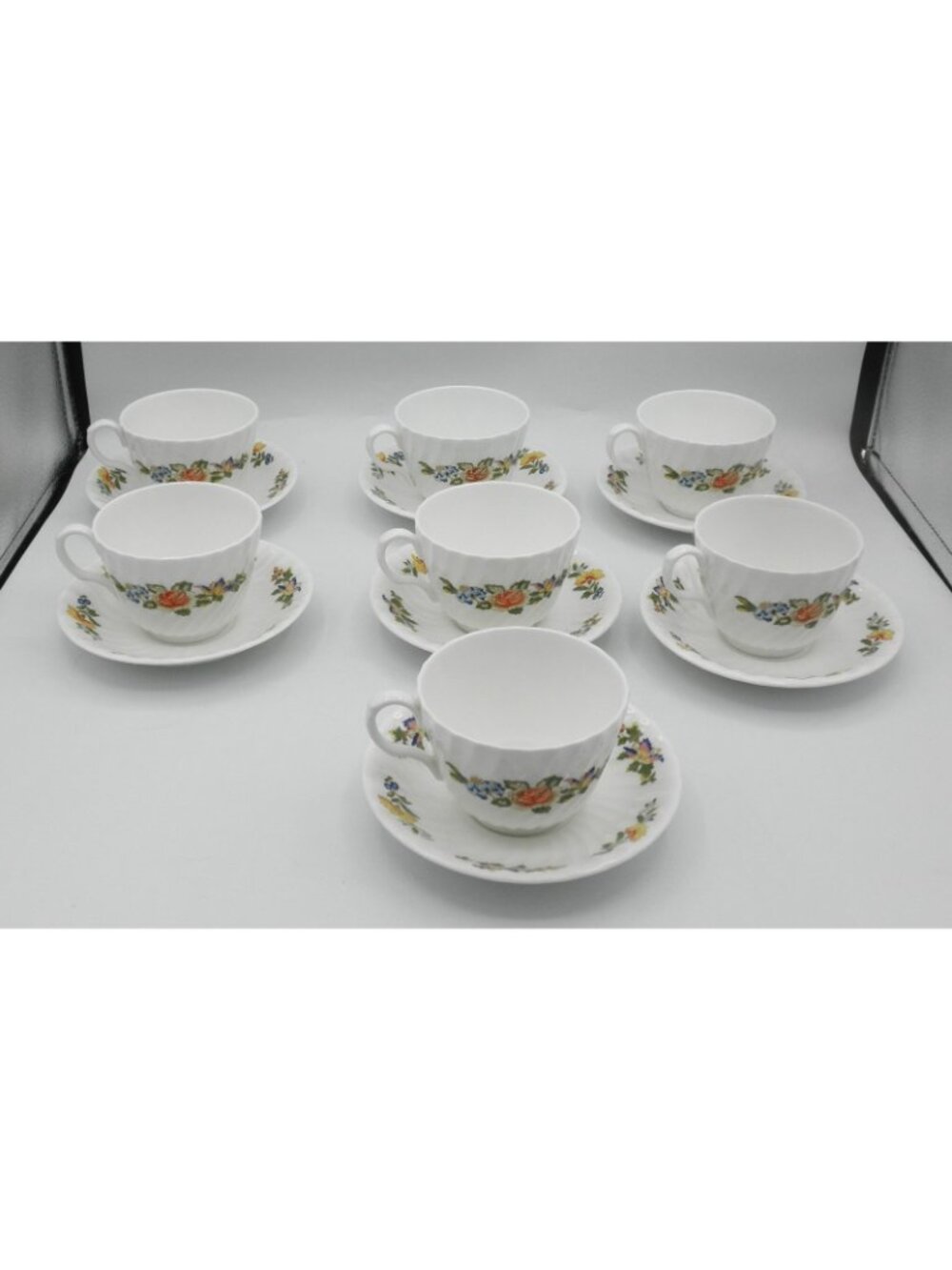 Cottage Garden by John Aynsley & Sons Cup and Saucer Set of 7 Pattern AYNOGA - Picture 3 of 11